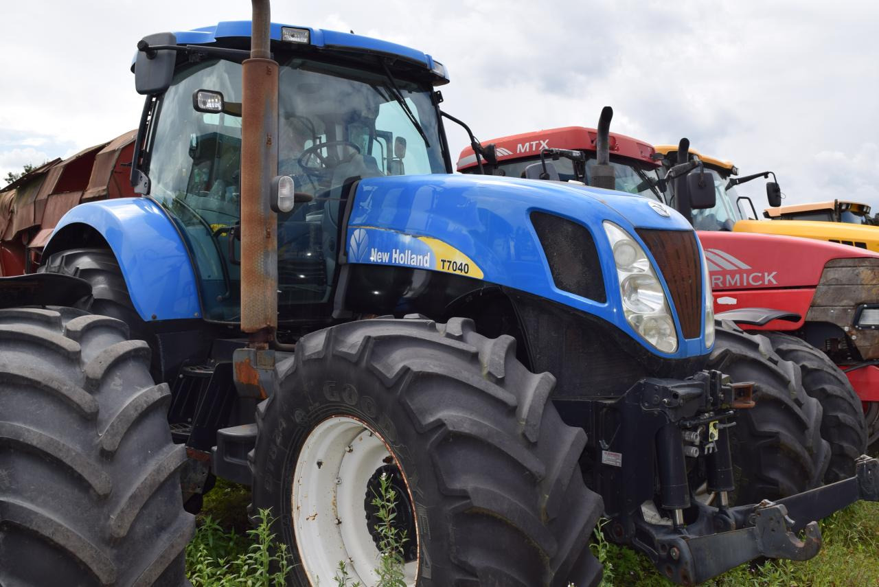New Holland T 7040 - Tracteur agricole: photos 2 New Holland T 7040 - Tracteur agricole: photos 2