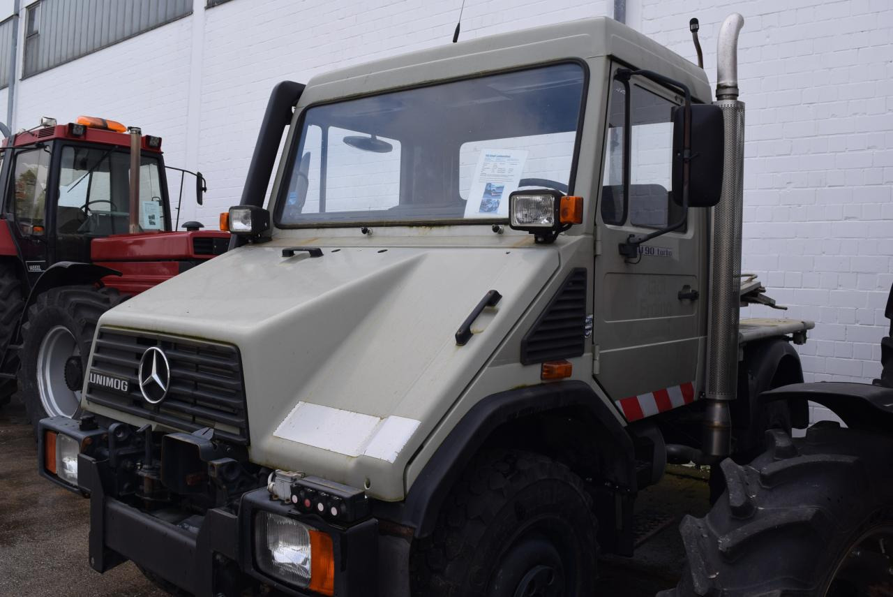 Mercedes-Benz Unimog U 90 - Véhicule de voirie/ Spécial: photos 1 Mercedes-Benz Unimog U 90 - Véhicule de voirie/ Spécial: photos 1