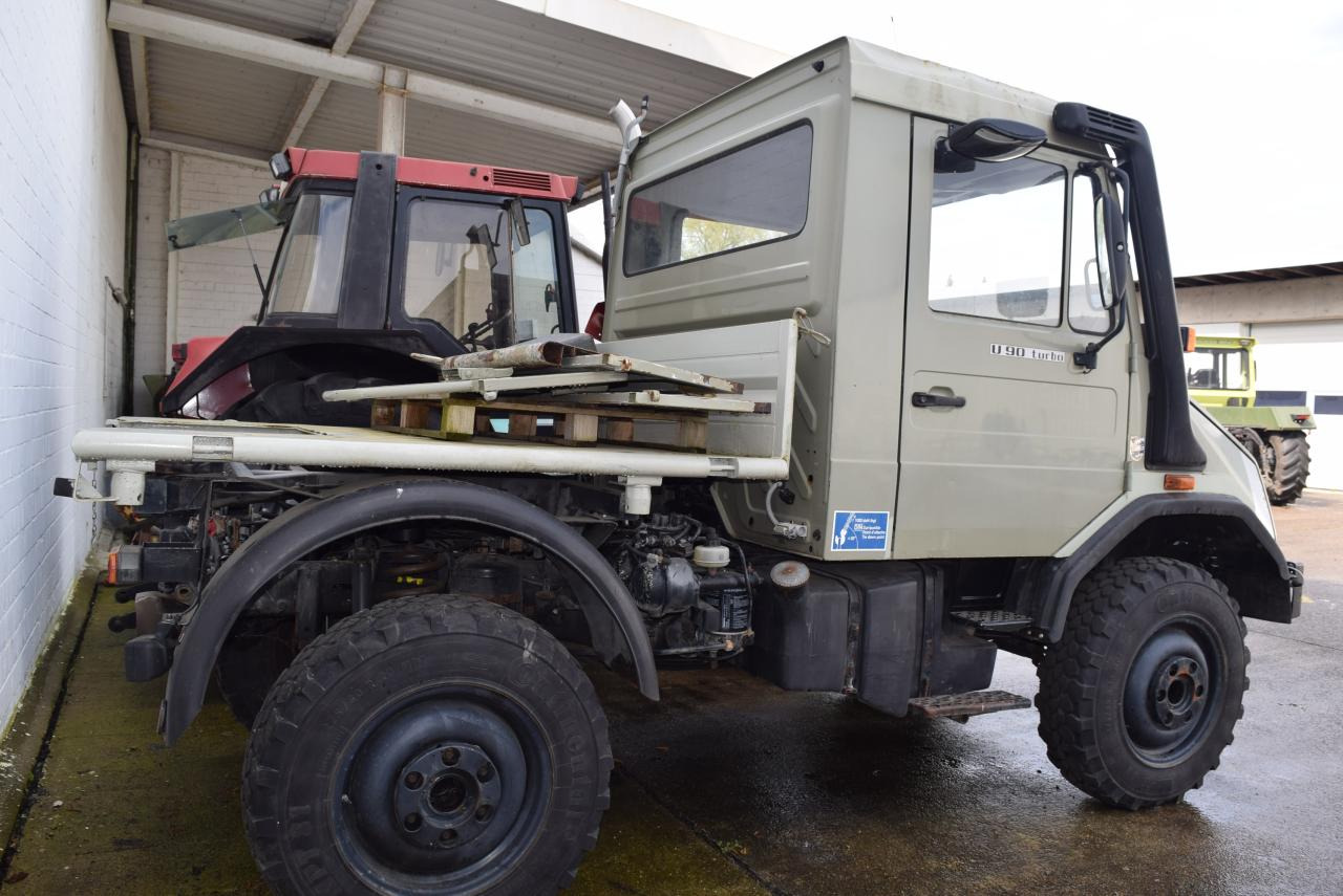 Mercedes-Benz Unimog U 90 - Véhicule de voirie/ Spécial: photos 3 Mercedes-Benz Unimog U 90 - Véhicule de voirie/ Spécial: photos 3