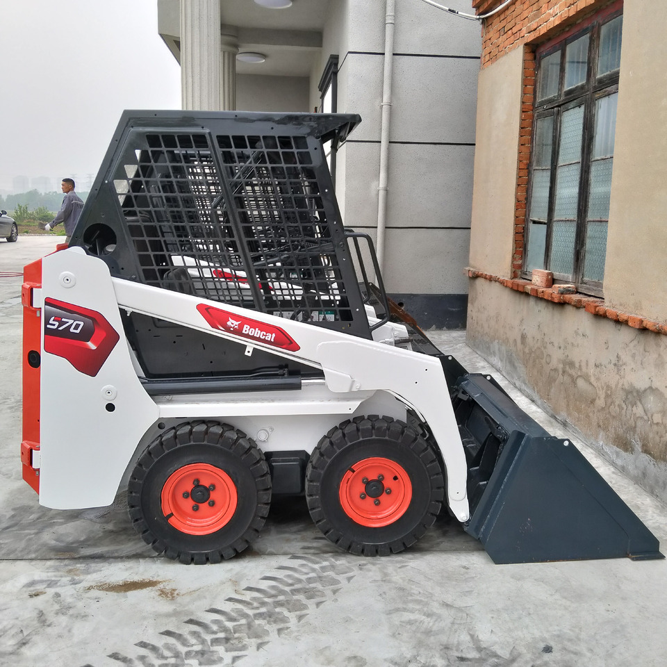 Bobcat S70 - Mini chargeuse: photos 1 Bobcat S70 - Mini chargeuse: photos 1
