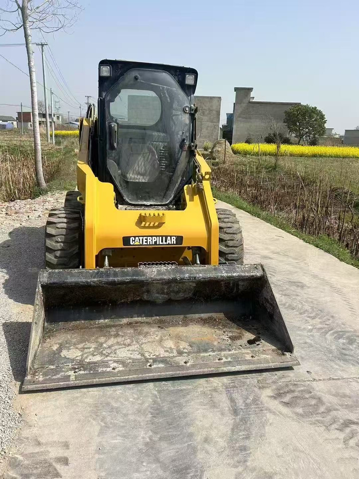 CATERPILLAR 246C - Mini chargeuse: photos 2 CATERPILLAR 246C - Mini chargeuse: photos 2