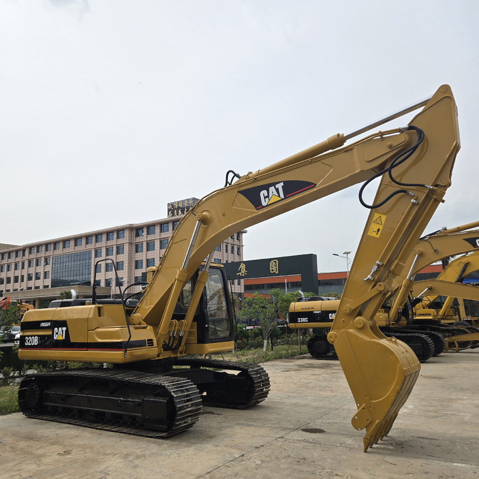 CATERPILLAR 320BL - Pelle sur chenille: photos 3 CATERPILLAR 320BL - Pelle sur chenille: photos 3