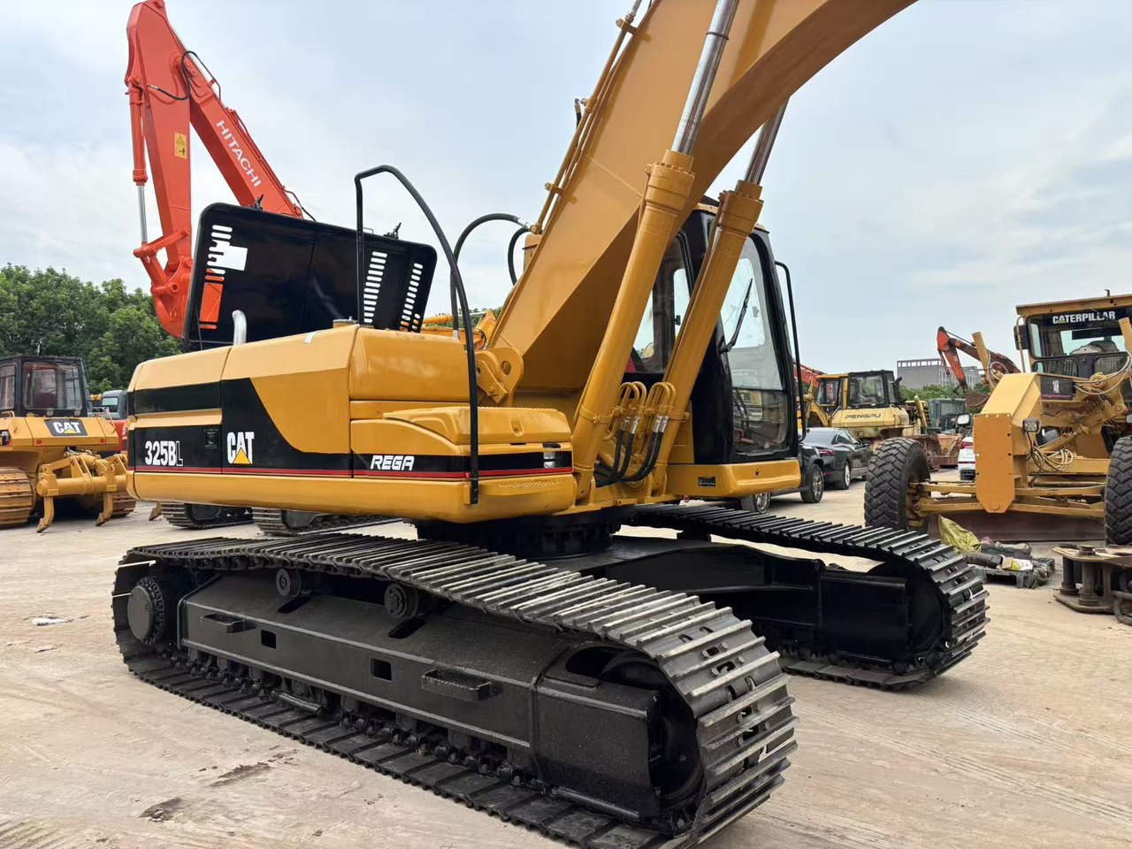 CATERPILLAR 325B - Pelle sur chenille: photos 5 CATERPILLAR 325B - Pelle sur chenille: photos 5