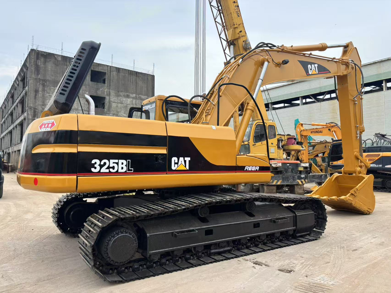 CATERPILLAR 325B - Pelle sur chenille: photos 2 CATERPILLAR 325B - Pelle sur chenille: photos 2