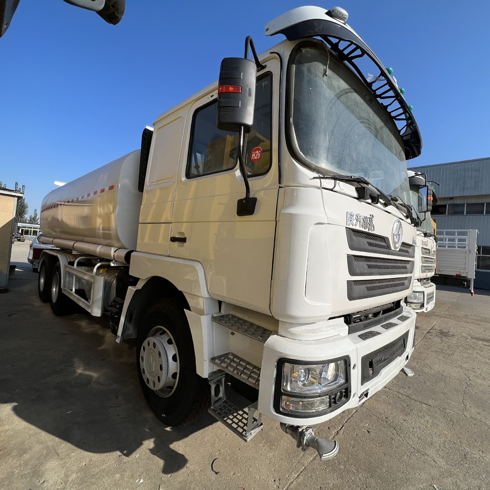 SHACMAN F3000 Water Truck - Camion: photos 3 SHACMAN F3000 Water Truck - Camion: photos 3