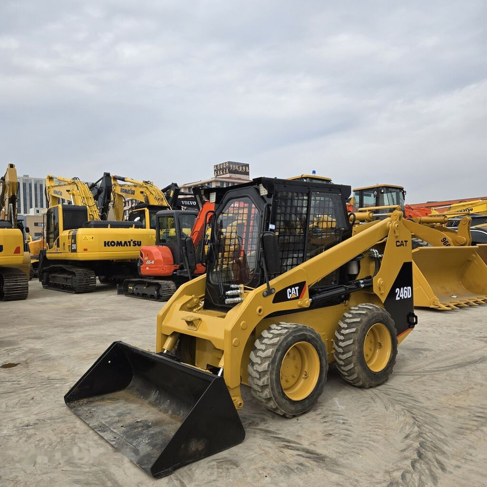 Caterpillar 246D - Mini chargeuse: photos 1 Caterpillar 246D - Mini chargeuse: photos 1