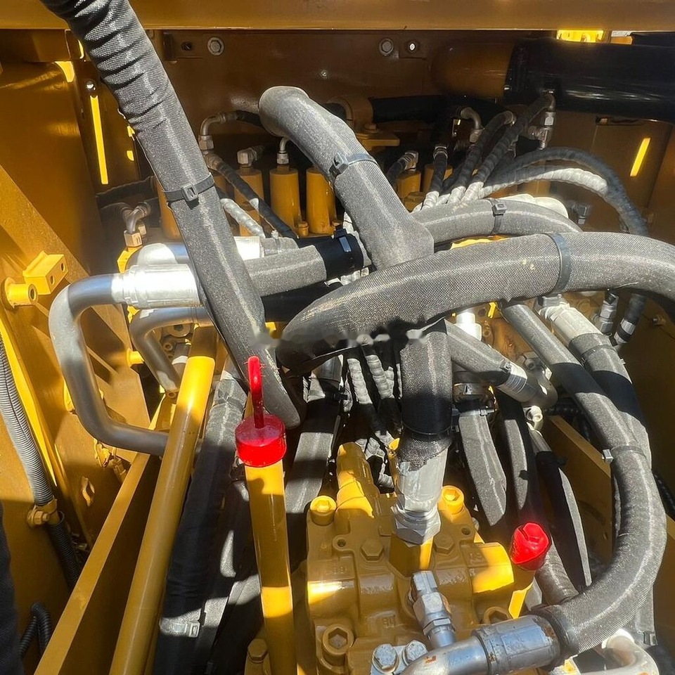 Caterpillar 320D2 - Pelle sur chenille: photos 4 Caterpillar 320D2 - Pelle sur chenille: photos 4
