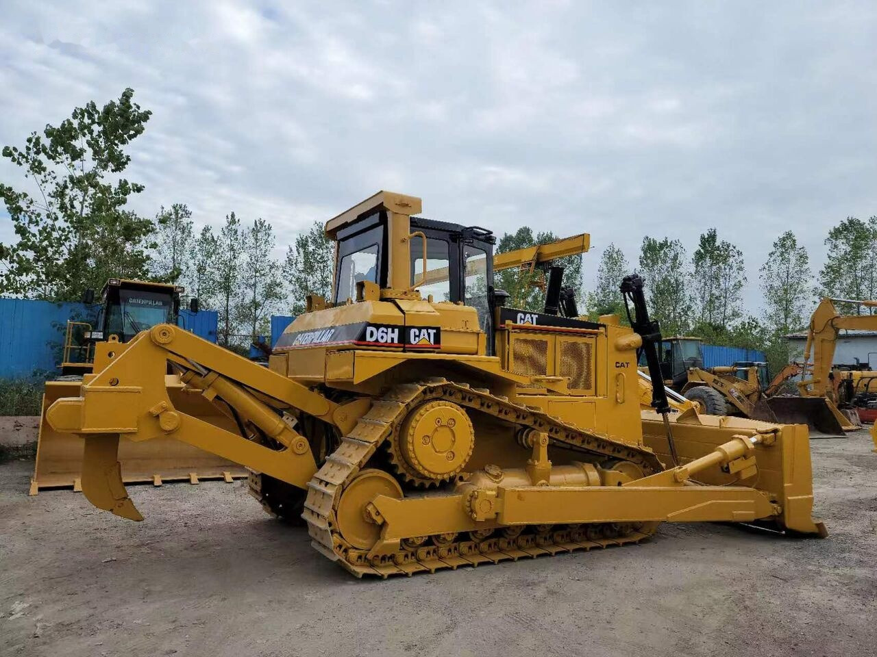 Caterpillar D6H - Bulldozer: photos 1 Caterpillar D6H - Bulldozer: photos 1