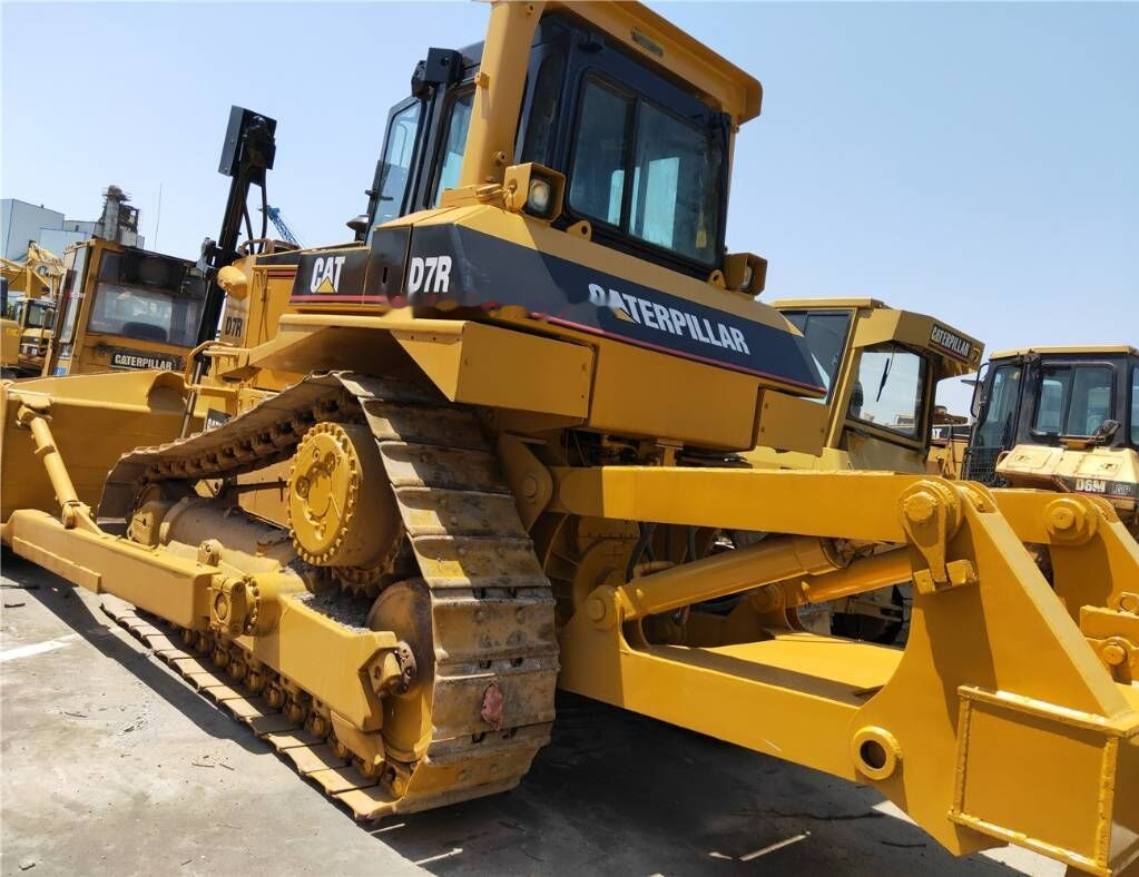 Caterpillar D7R - Bulldozer: photos 1 Caterpillar D7R - Bulldozer: photos 1