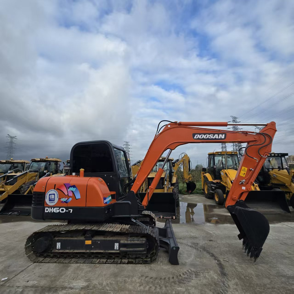 DOOSAN DH60-7 - Mini pelle: photos 1 DOOSAN DH60-7 - Mini pelle: photos 1