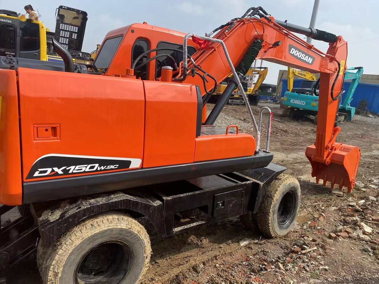 Doosan DX150W - Pelle sur pneus: photos 5 Doosan DX150W - Pelle sur pneus: photos 5