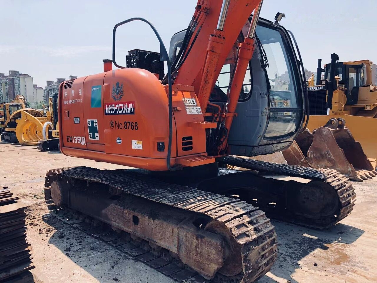 Pelle sur chenille Hitachi EX135: photos 1
