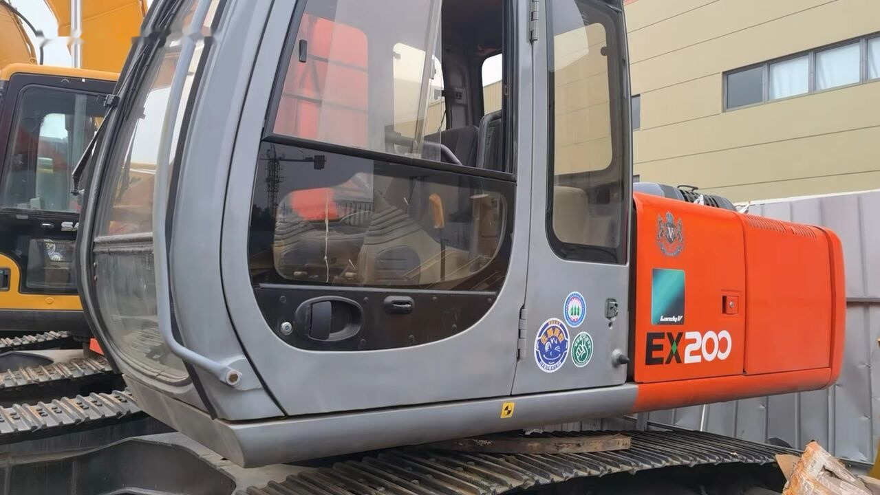 Hitachi EX200 - Pelle sur chenille: photos 3 Hitachi EX200 - Pelle sur chenille: photos 3