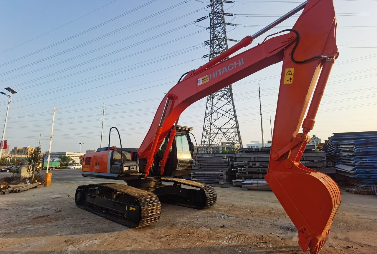Hitachi ZX240 - Pelle sur chenille: photos 3 Hitachi ZX240 - Pelle sur chenille: photos 3
