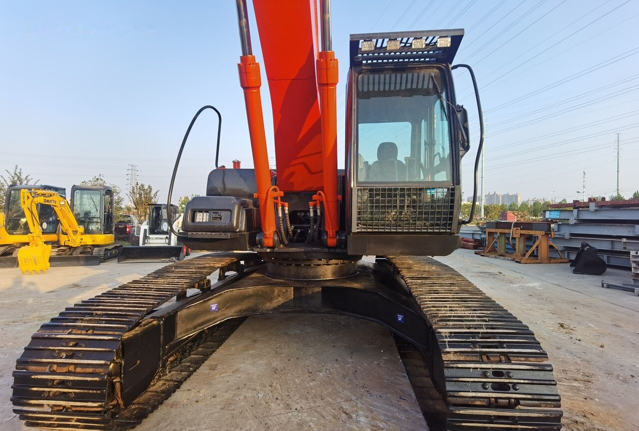 Hitachi ZX240 - Pelle sur chenille: photos 2 Hitachi ZX240 - Pelle sur chenille: photos 2