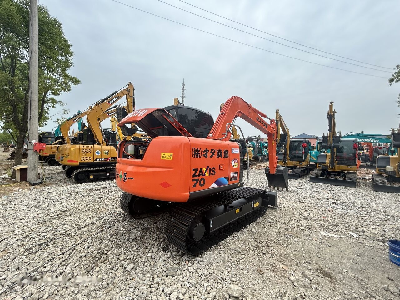 Pelle sur chenille Hitachi zx70: photos 13
