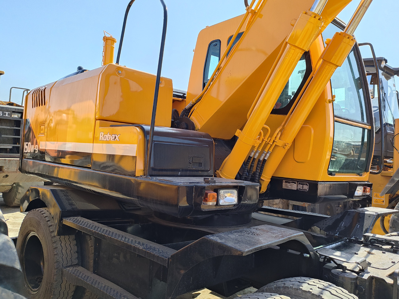 Hyundai R150W-9 - Pelle sur pneus: photos 4 Hyundai R150W-9 - Pelle sur pneus: photos 4