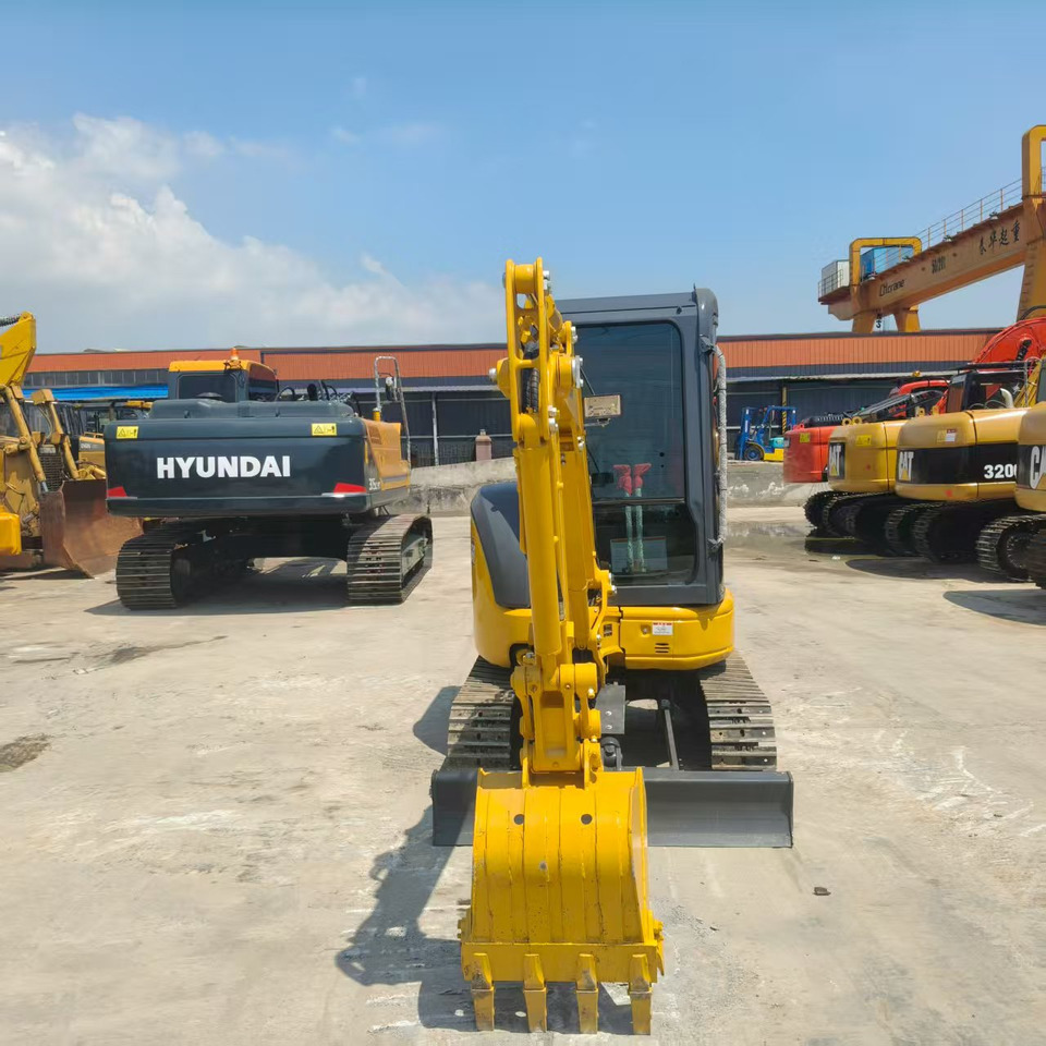 KOMATSU PC30 - Mini pelle: photos 2 KOMATSU PC30 - Mini pelle: photos 2