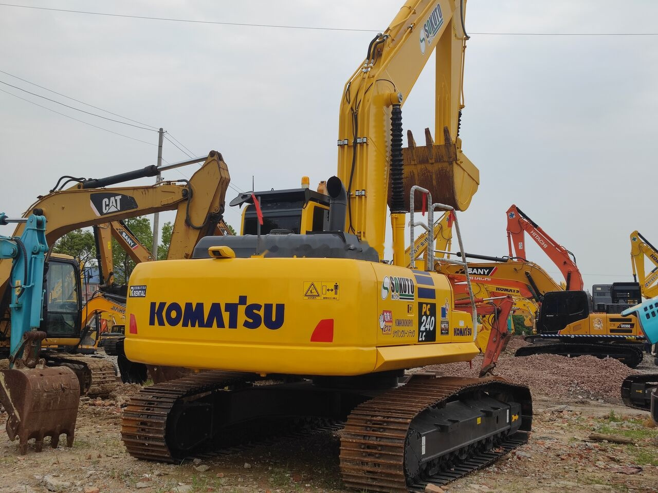 Komatsu PC240LC - Pelle sur chenille: photos 5 Komatsu PC240LC - Pelle sur chenille: photos 5