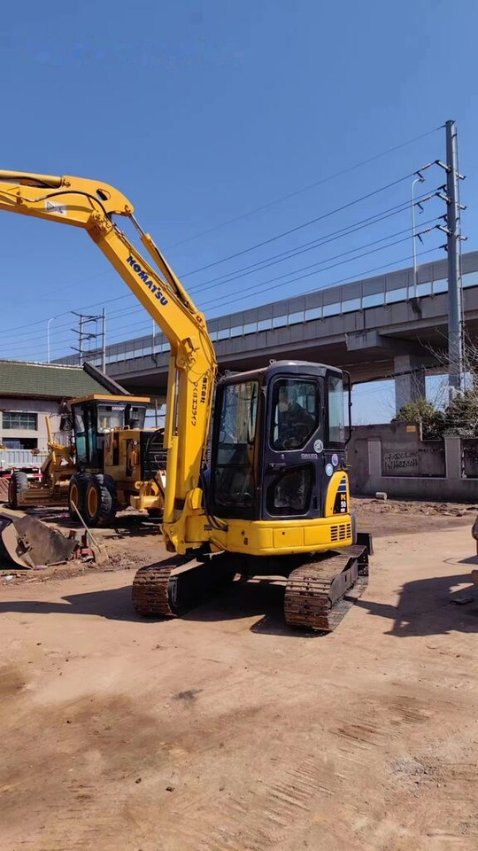 Komatsu PC50MR-2 - Mini pelle: photos 4 Komatsu PC50MR-2 - Mini pelle: photos 4