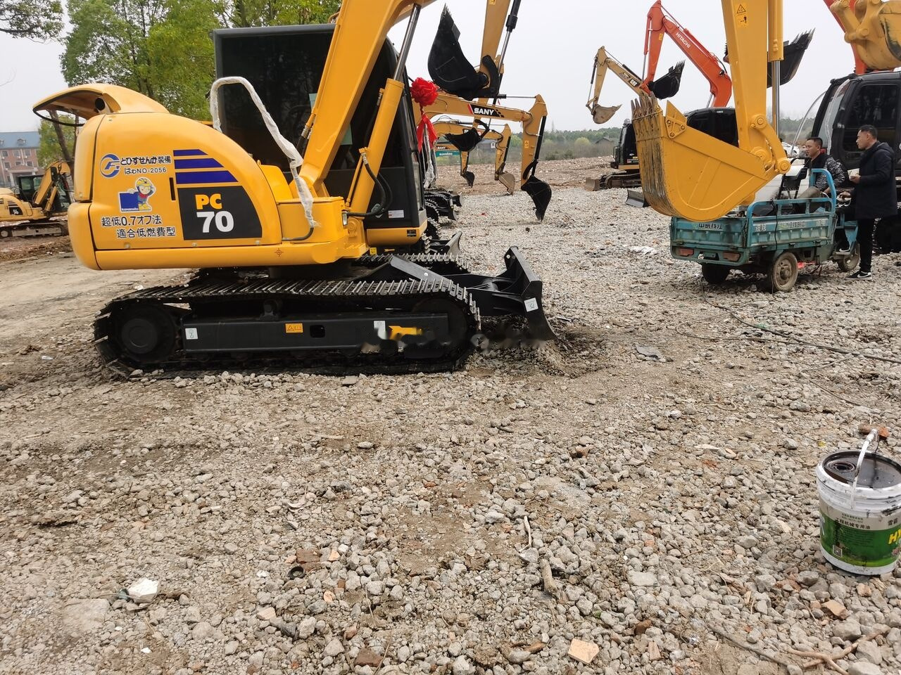 Komatsu PC70-8 - Mini pelle: photos 1 Komatsu PC70-8 - Mini pelle: photos 1