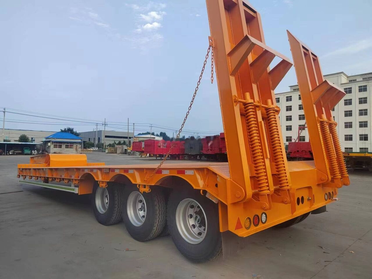 New low bed semi-tralier - Semi-remorque surbaissé: photos 3 New low bed semi-tralier - Semi-remorque surbaissé: photos 3