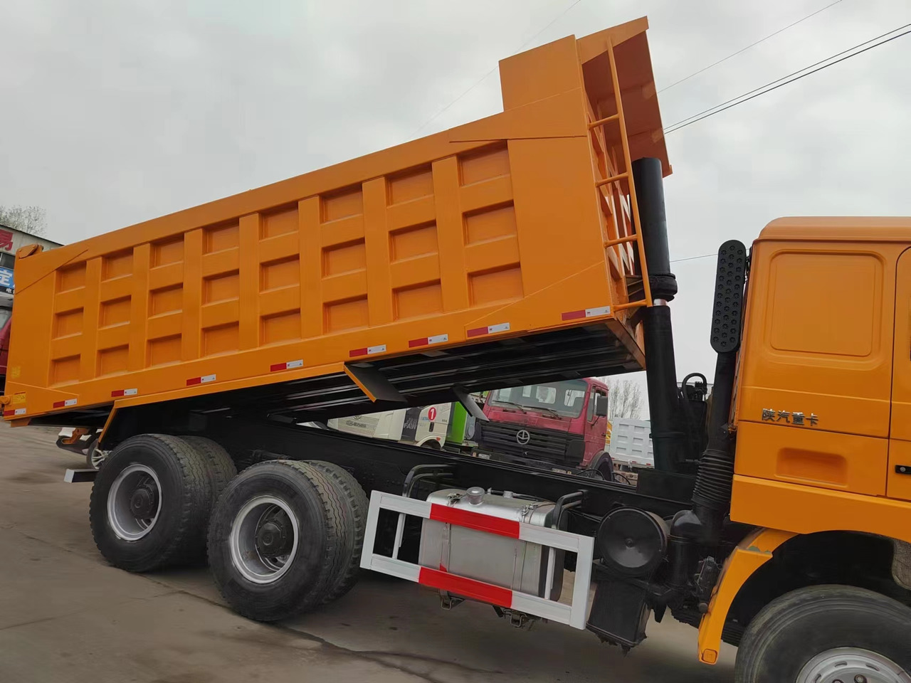 SHACMAN F3000 - Camion benne: photos 3 SHACMAN F3000 - Camion benne: photos 3