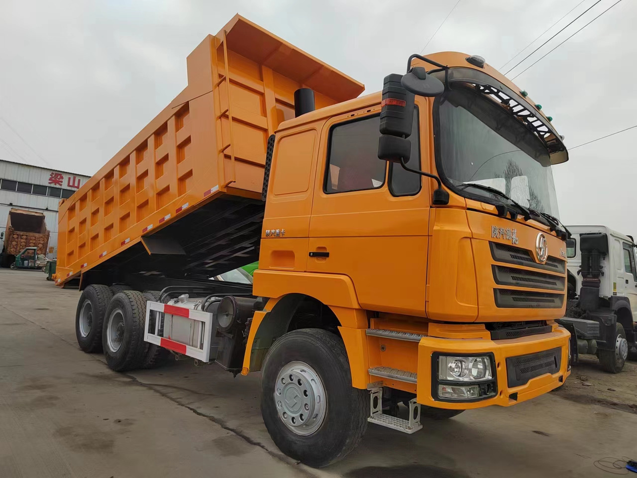 SHACMAN F3000 - Camion benne: photos 2 SHACMAN F3000 - Camion benne: photos 2