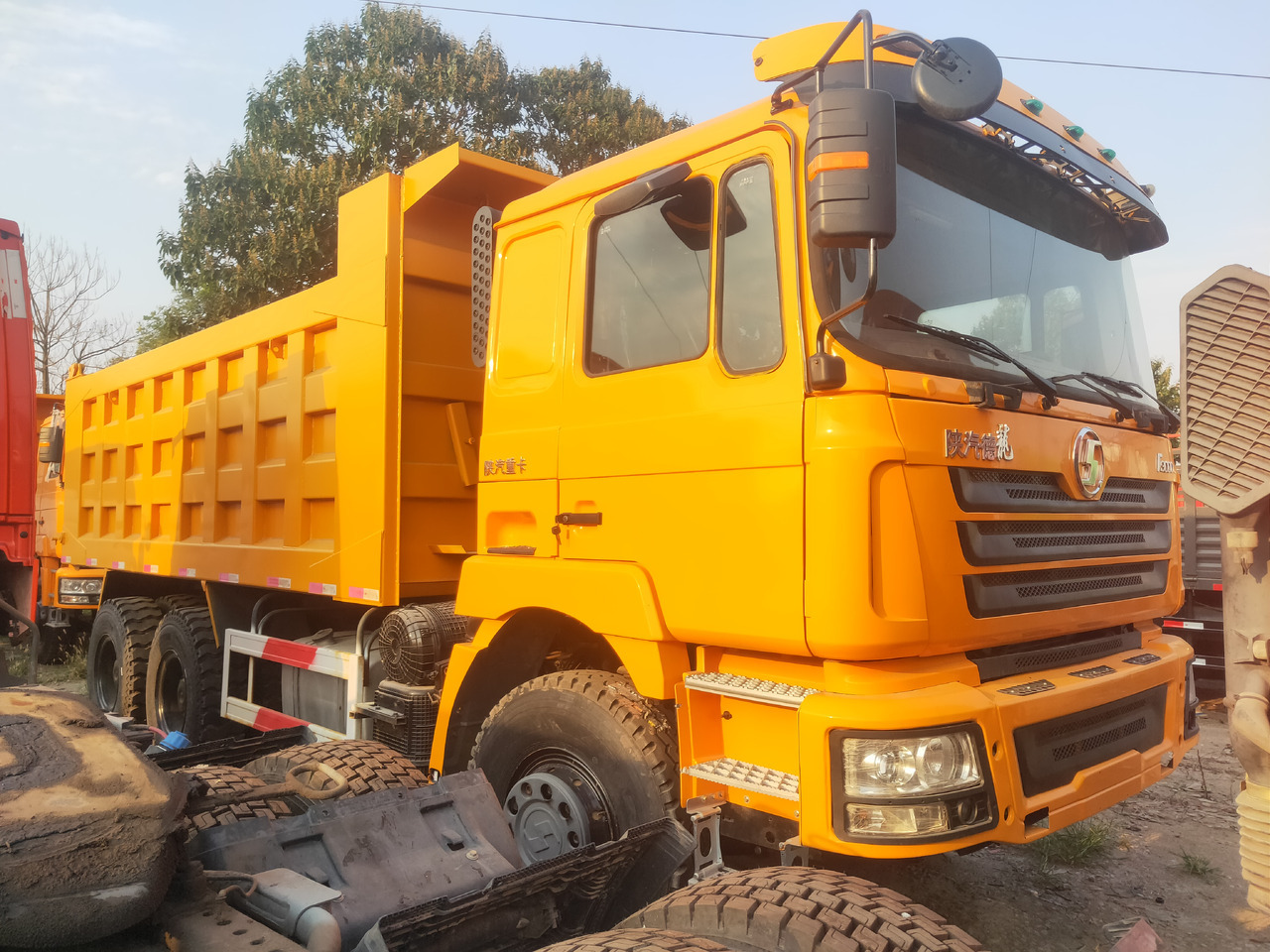 SHACMAN F3000 - Camion benne: photos 2 SHACMAN F3000 - Camion benne: photos 2