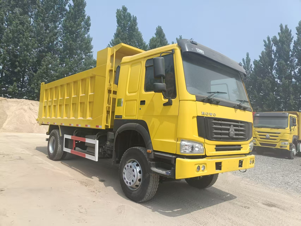 SINOTRUK HOWO 4x2 - Camion benne: photos 1 SINOTRUK HOWO 4x2 - Camion benne: photos 1