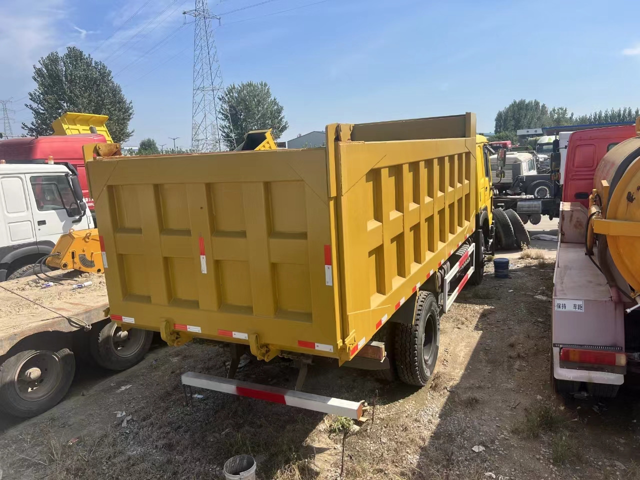 SINOTRUK HOWO 4x2 - Camion benne: photos 4 SINOTRUK HOWO 4x2 - Camion benne: photos 4