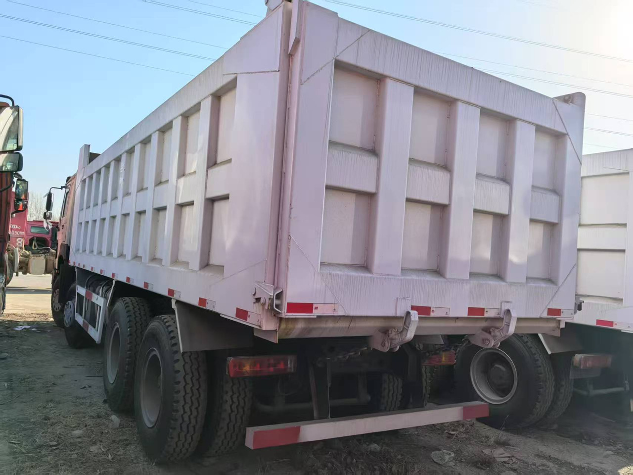 SINOTRUK HOWO 8x4 - Camion benne: photos 4 SINOTRUK HOWO 8x4 - Camion benne: photos 4