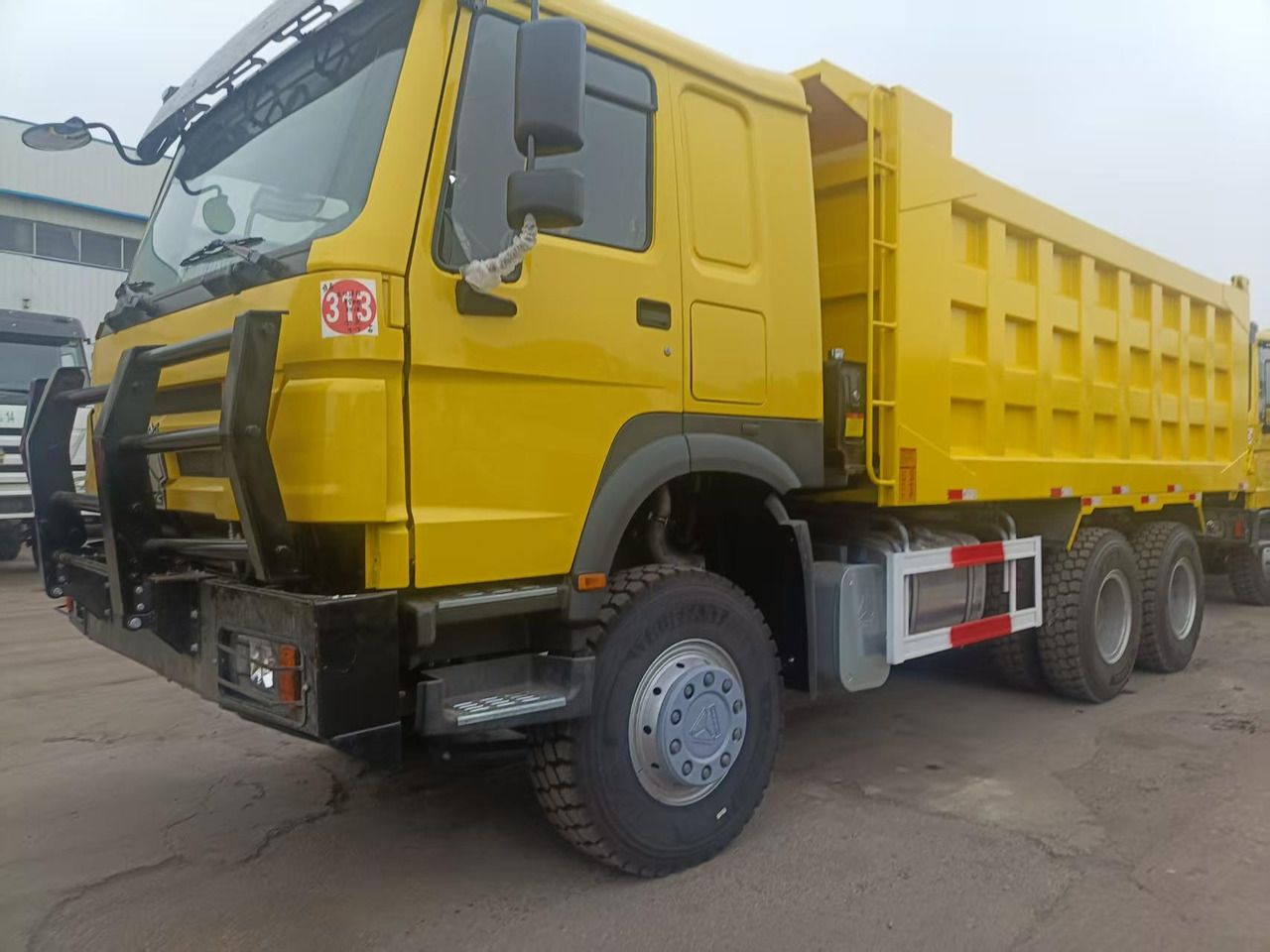 SINOTRUK HOWO - Camion benne: photos 2 SINOTRUK HOWO - Camion benne: photos 2