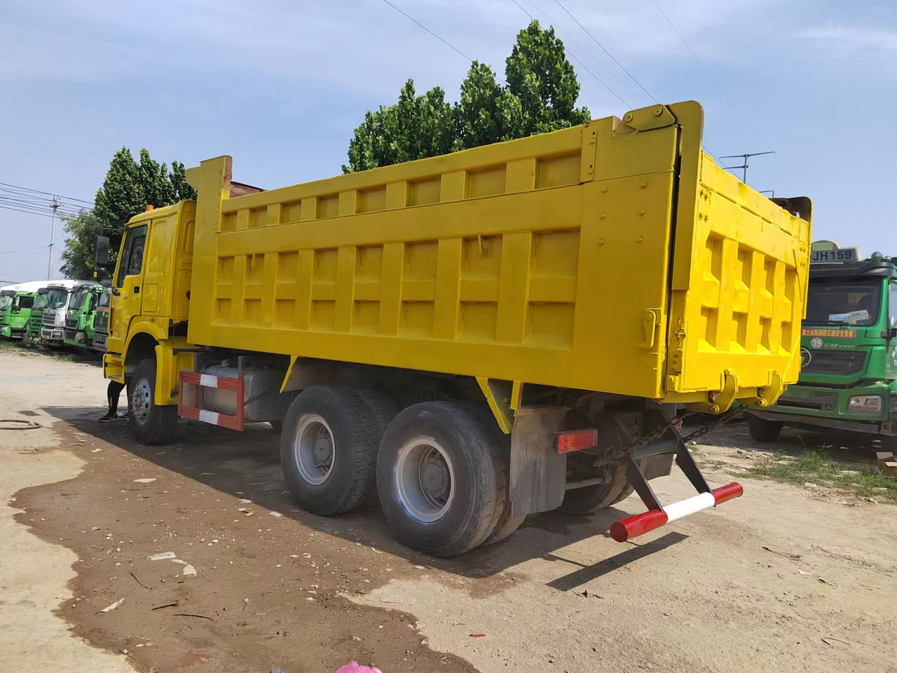 SINOTRUK HOWO - Camion benne: photos 4 SINOTRUK HOWO - Camion benne: photos 4