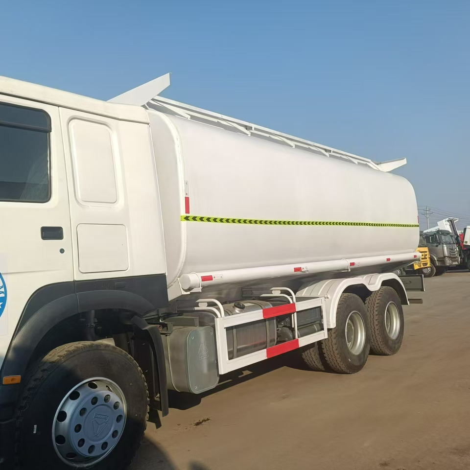 SINOTRUK HOWO - Camion citerne: photos 1 SINOTRUK HOWO - Camion citerne: photos 1