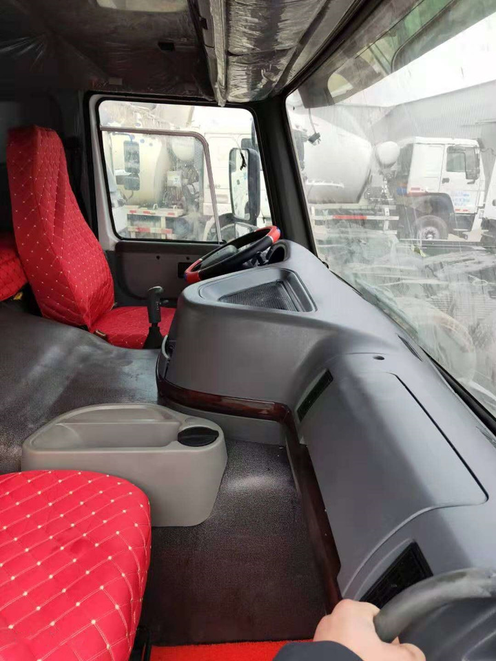 SINOTRUK HOWO - Camion benne: photos 1 SINOTRUK HOWO - Camion benne: photos 1
