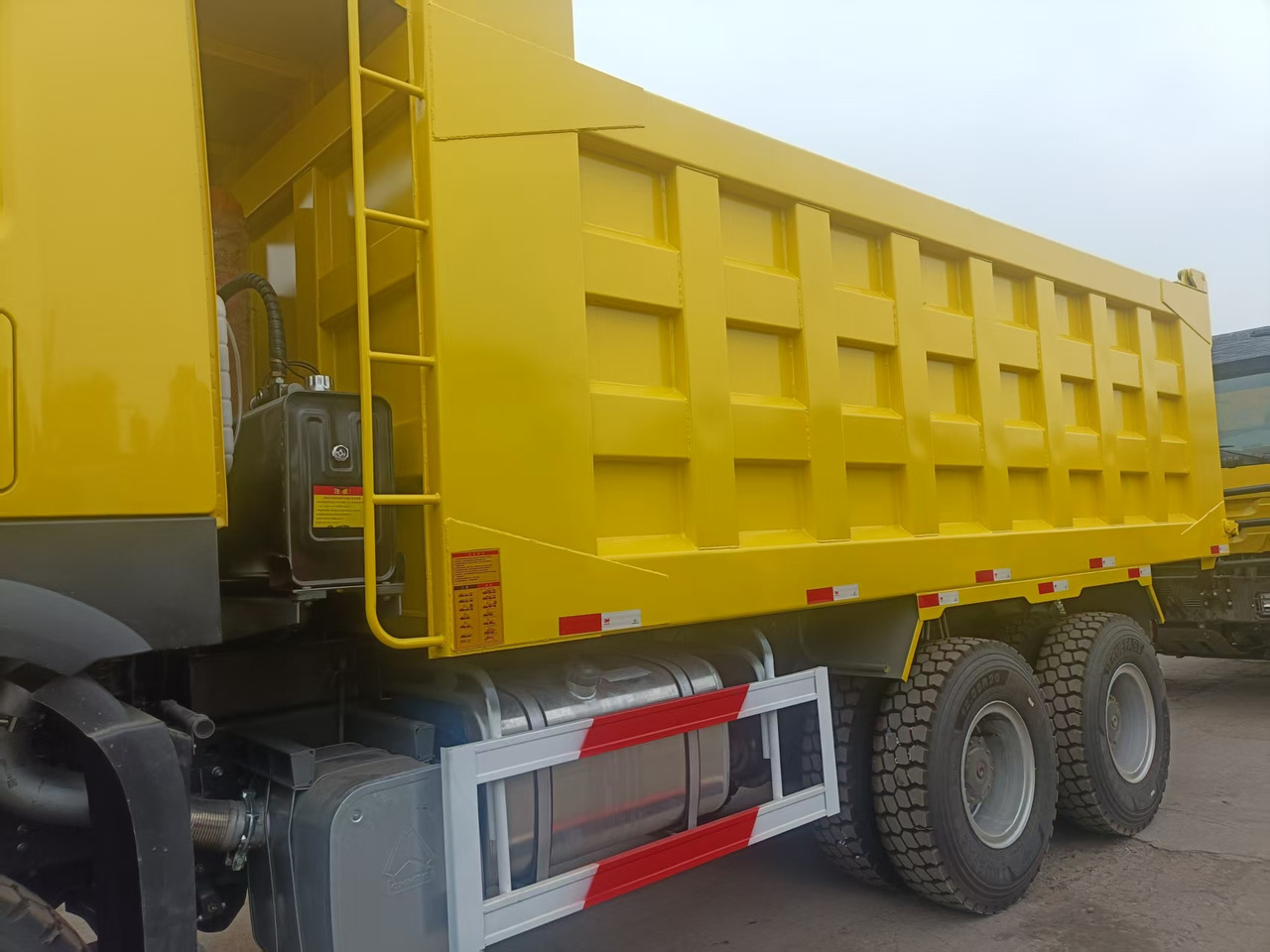 Camion benne neuf SINOTRUK HOWO: photos 11