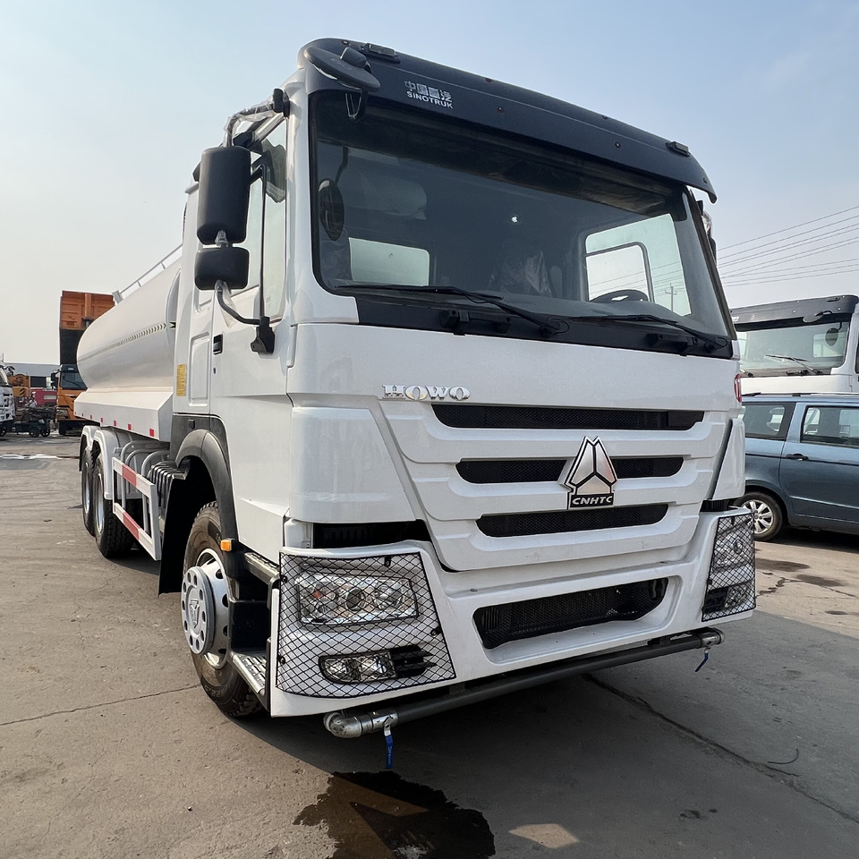 SINOTRUK HOWO sprinkler - Camion citerne: photos 1 SINOTRUK HOWO sprinkler - Camion citerne: photos 1