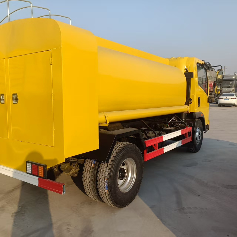 SINOTRUK Tanker truck - Camion citerne: photos 5 SINOTRUK Tanker truck - Camion citerne: photos 5