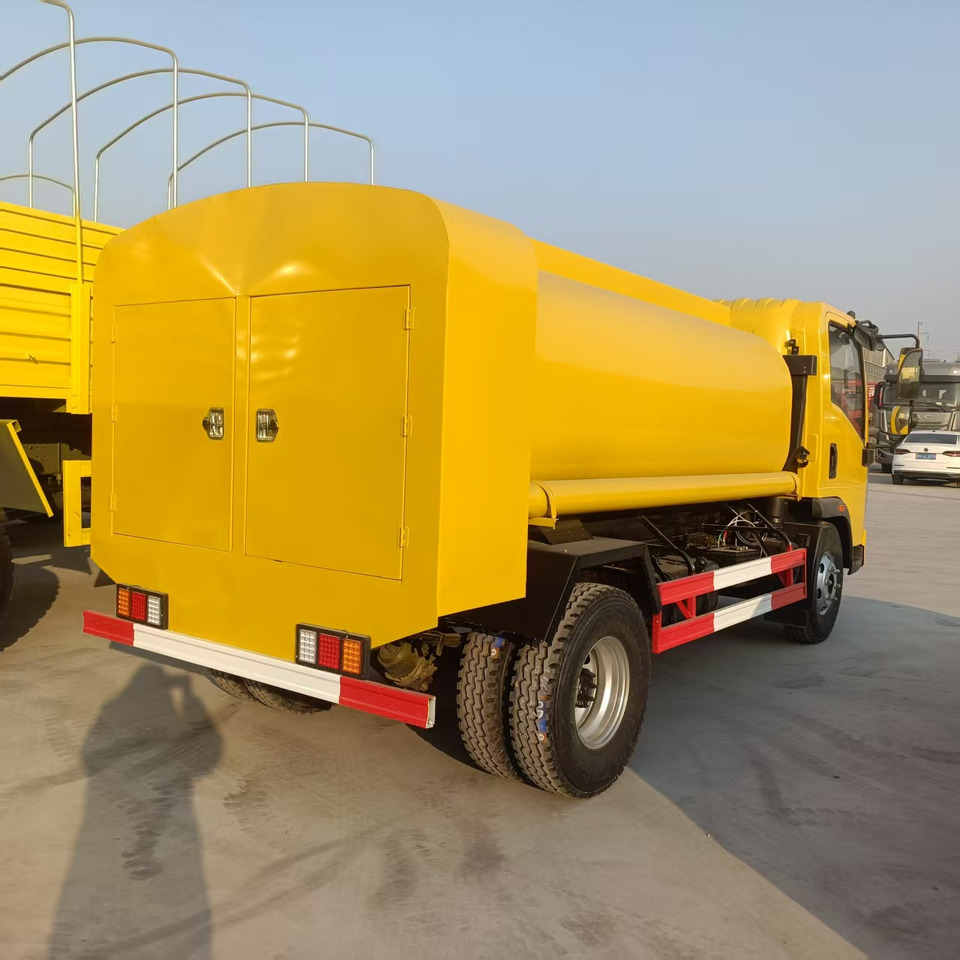 Camion citerne SINOTRUK Tanker truck: photos 6