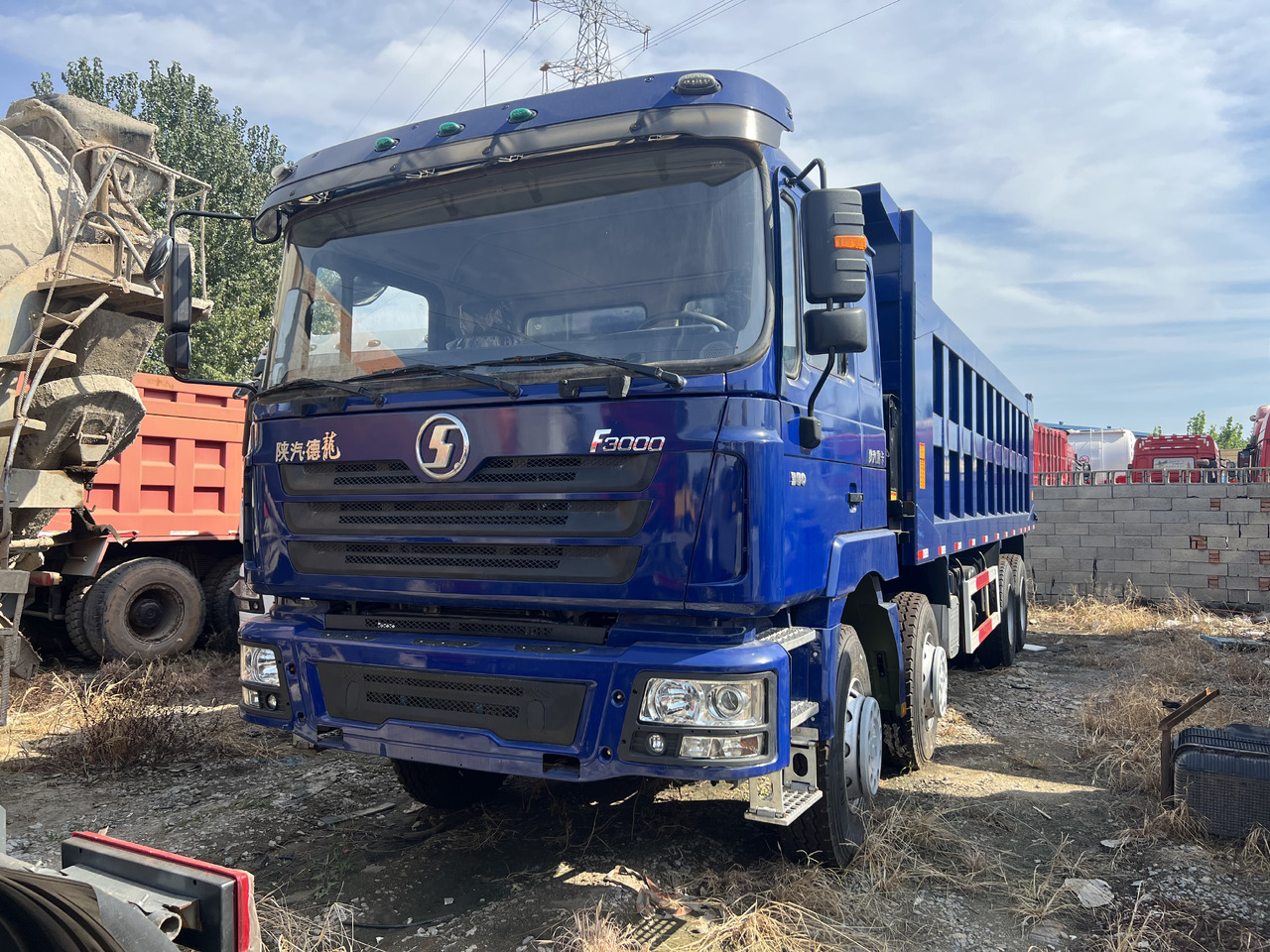 Shacman F3000 8x4 - Camion benne: photos 2 Shacman F3000 8x4 - Camion benne: photos 2