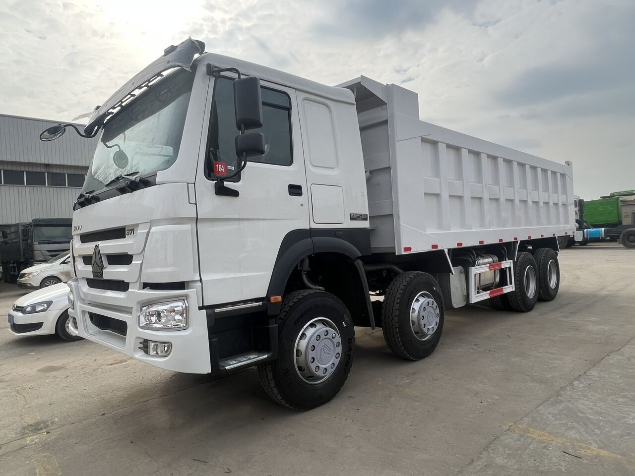 Sinotruk Howo 8*4 - Camion benne: photos 5 Sinotruk Howo 8*4 - Camion benne: photos 5