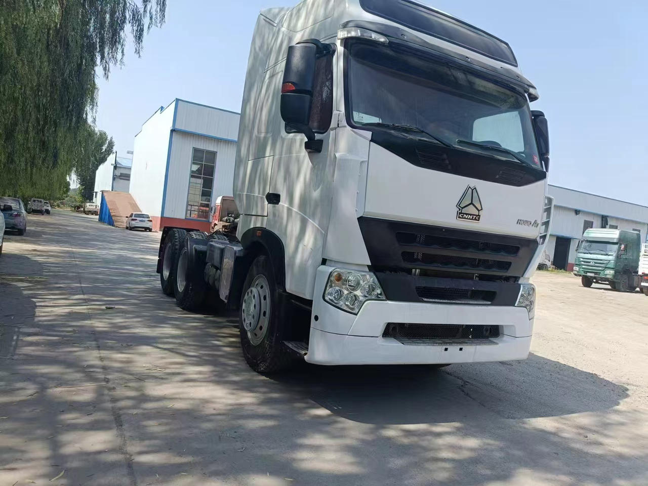 SINOTRUK HOWO A7 - Tracteur routier: photos 1 SINOTRUK HOWO A7 - Tracteur routier: photos 1