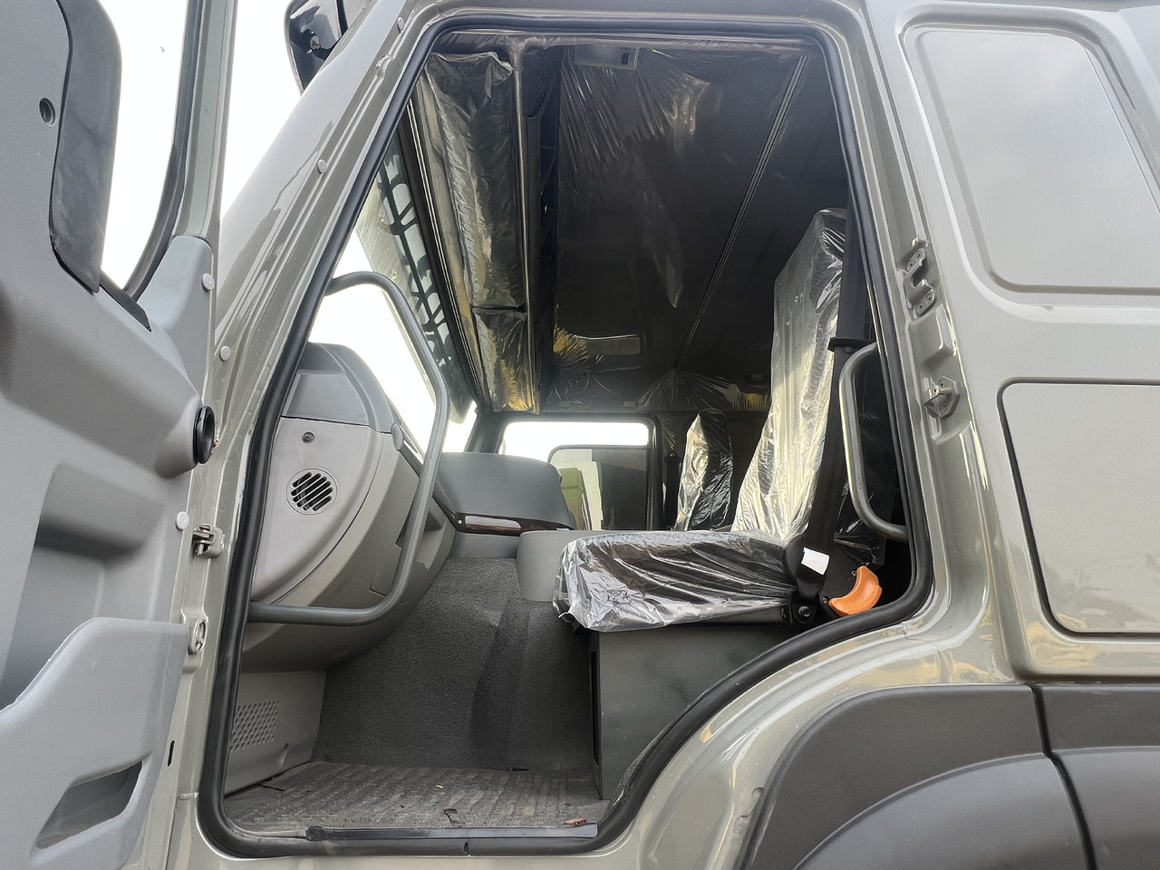 SINOTRUK HOWO - Tracteur routier: photos 2 SINOTRUK HOWO - Tracteur routier: photos 2