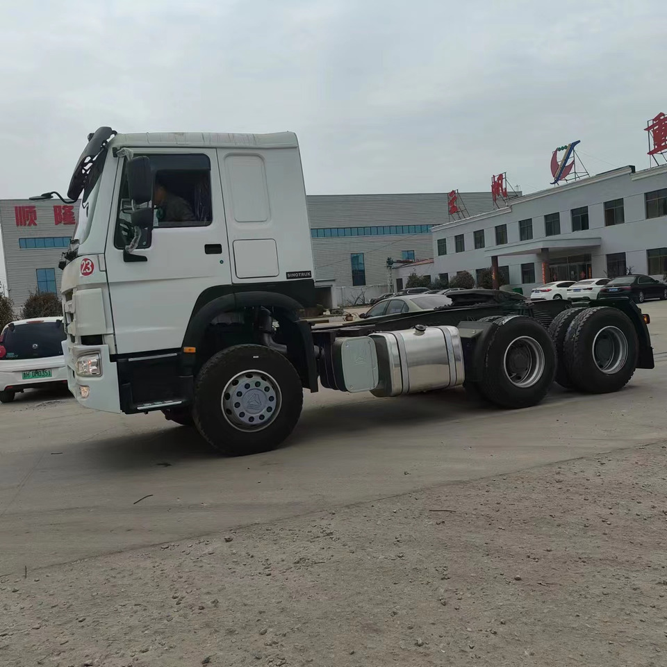 SINOTRUK HOWO trailer head - Tracteur routier: photos 5 SINOTRUK HOWO trailer head - Tracteur routier: photos 5