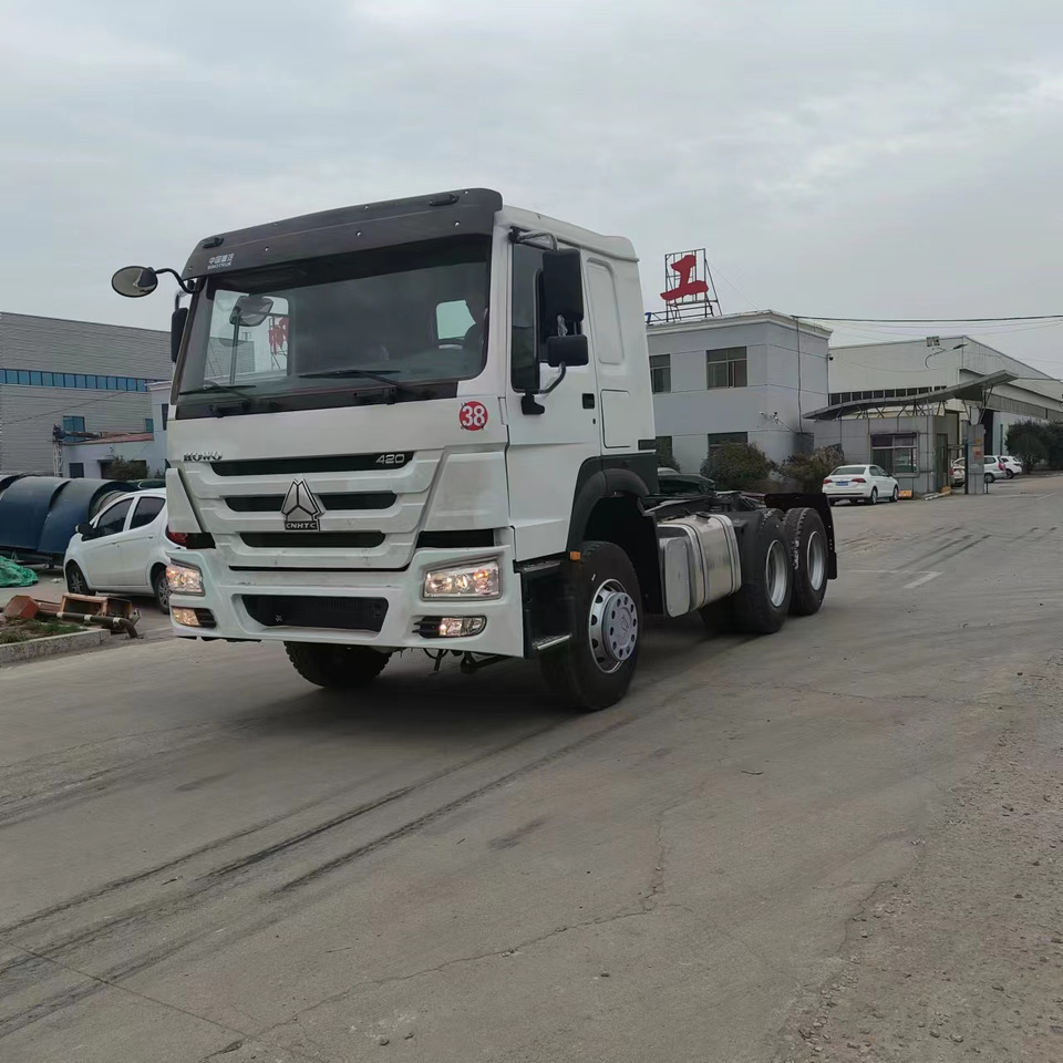 SINOTRUK HOWO trailer head - Tracteur routier: photos 2 SINOTRUK HOWO trailer head - Tracteur routier: photos 2
