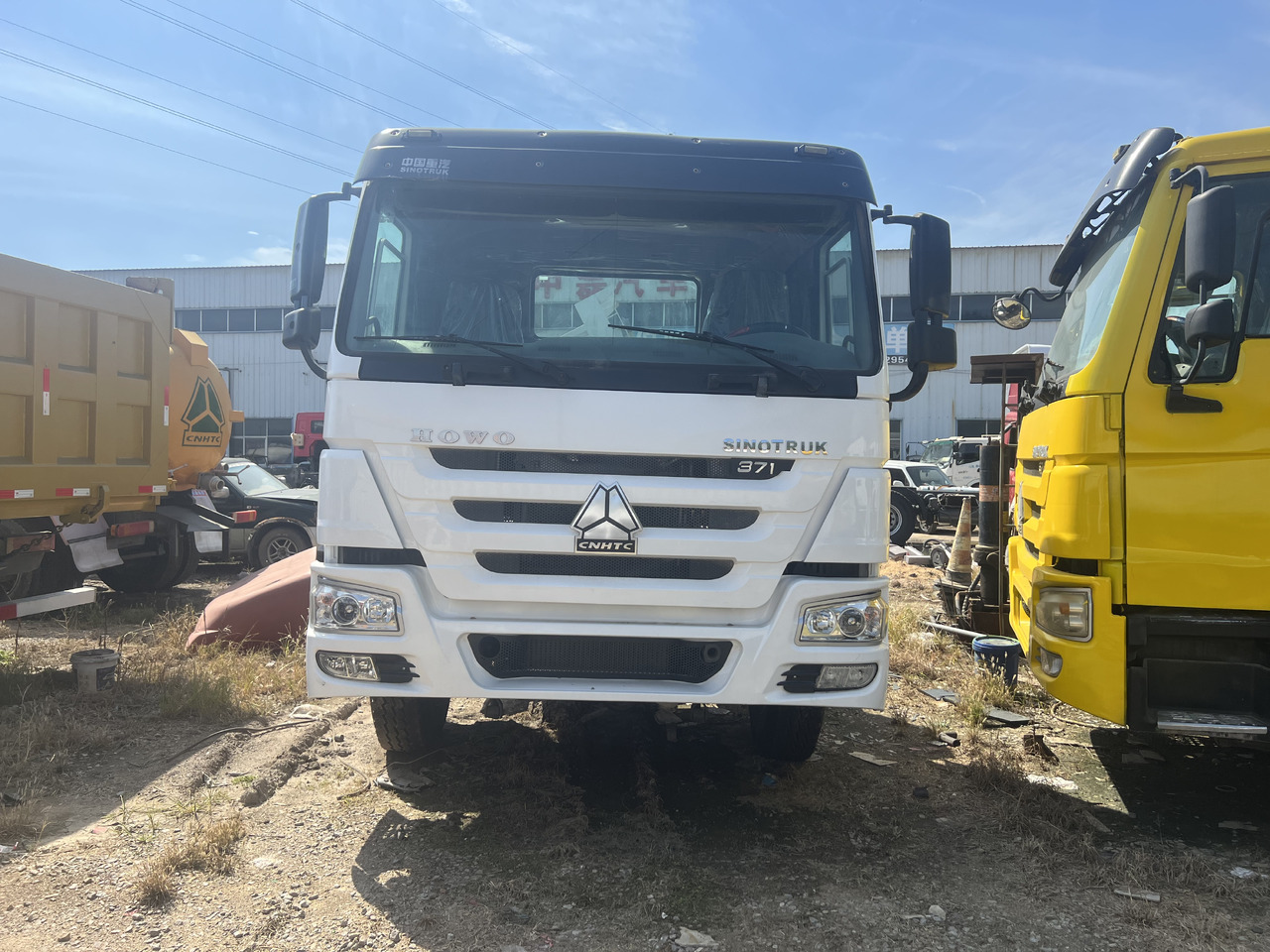 SINOTRUK HOWO trailer head - Tracteur routier: photos 4 SINOTRUK HOWO trailer head - Tracteur routier: photos 4