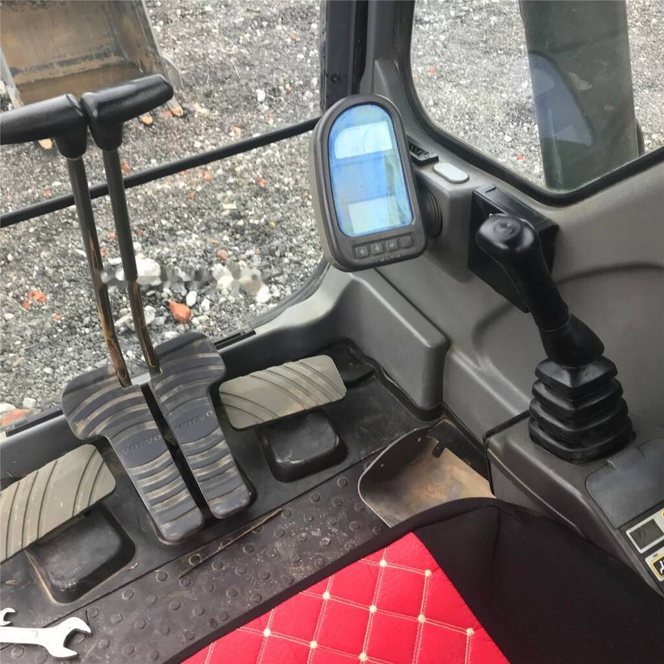 Volvo EC140B LC - Pelle sur chenille: photos 4 Volvo EC140B LC - Pelle sur chenille: photos 4