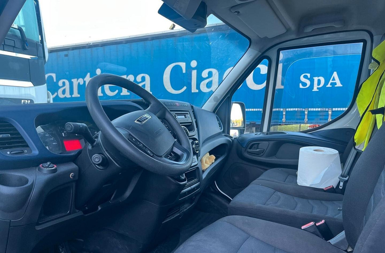 - Fourgon utilitaire: photos 3 - Fourgon utilitaire: photos 3