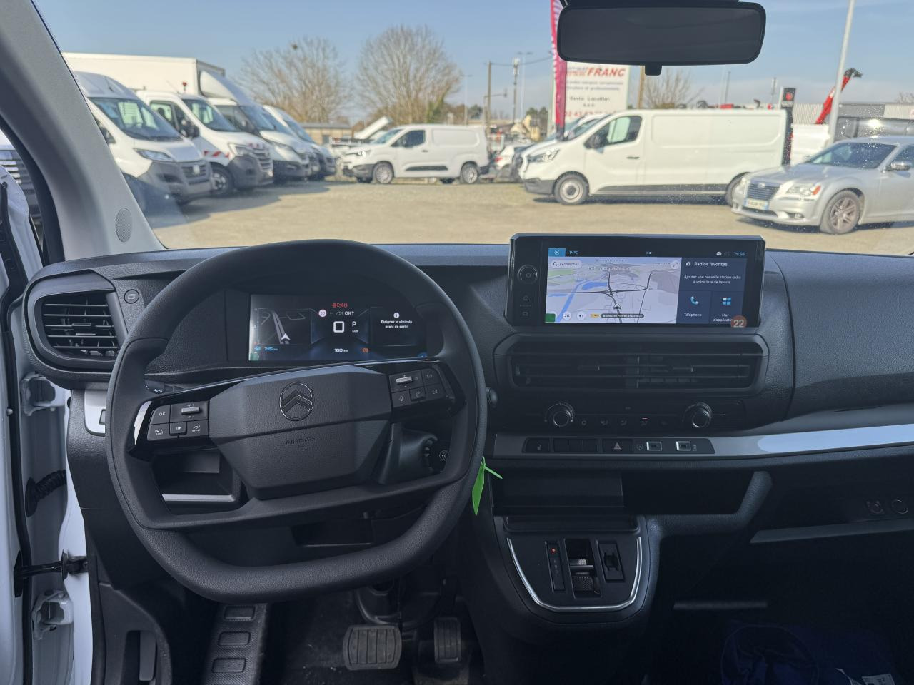 CITROEN Jumpy M 2.0 BlueHDi - 180 S&S - BV EAT8 III CABINE APPROFONDIE Cabine approfondie Fixe PHASE 2 - Fourgon utilitaire: photos 4 CITROEN Jumpy M 2.0 BlueHDi - 180 S&S - BV EAT8 III CABINE APPROFONDIE Cabine approfondie Fixe PHASE 2 - Fourgon utilitaire: photos 4